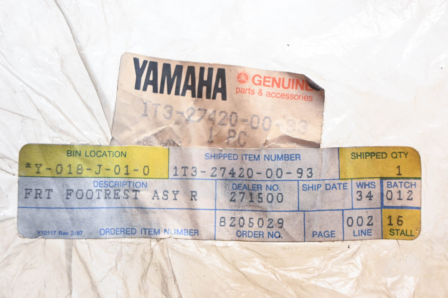 New OEM Yamaha 1T3-27430-00-93 Front Right Foot Rest Assembly NOS