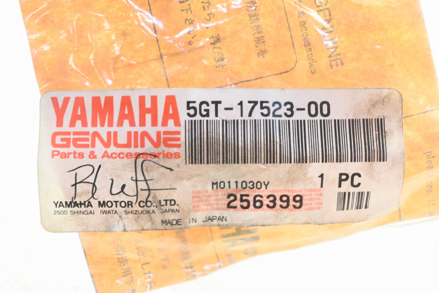 New OEM Yamaha 5GT-17523-00-00 Middle Driven Gear Shaft NOS