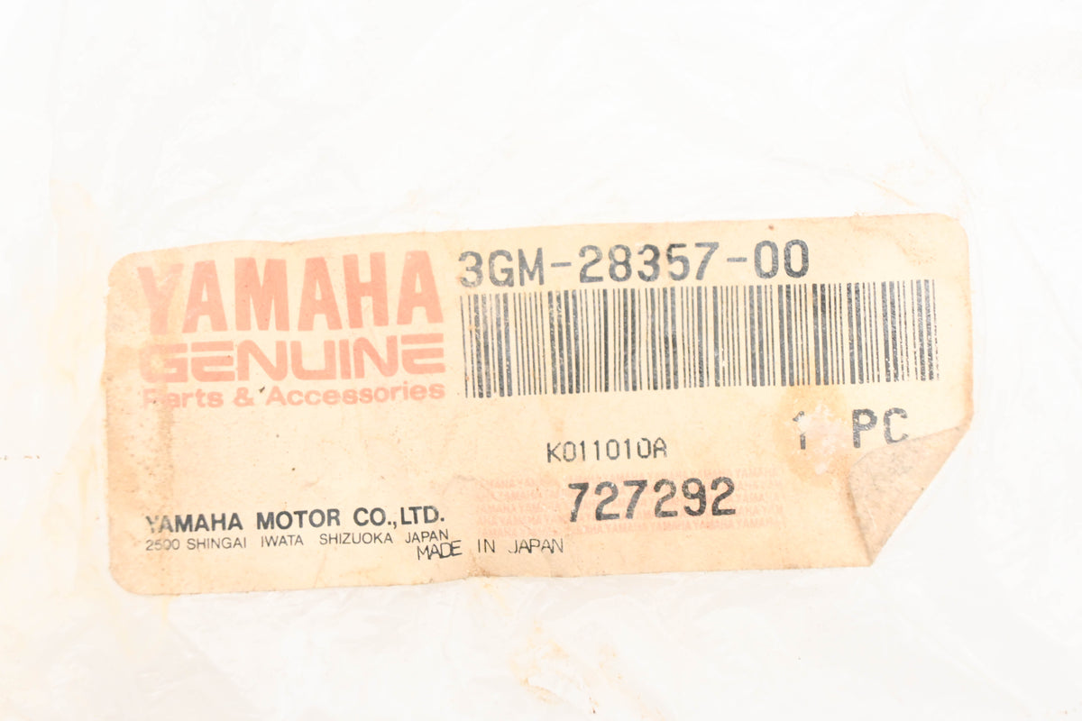 New OEM Yamaha 3GM-28357-00-00 Front Cowling Stay Bracket NOS