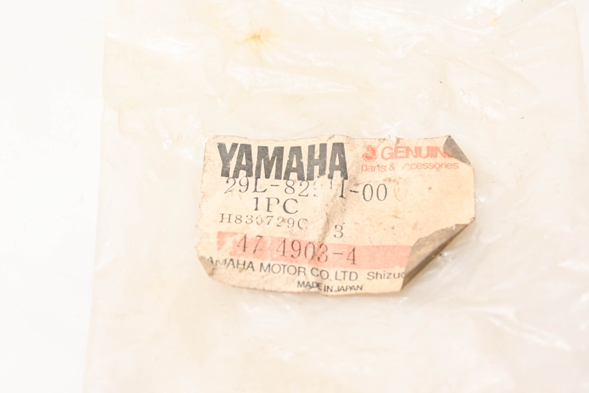 New OEM Yamaha 29L-82911-00-00, 29L-82911-01-00 Lever Holder NOS