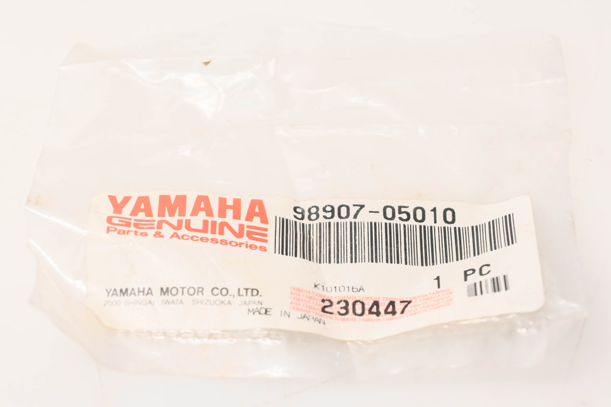 New OEM Yamaha 98907-05010-00 Pan Headed Screw NOS
