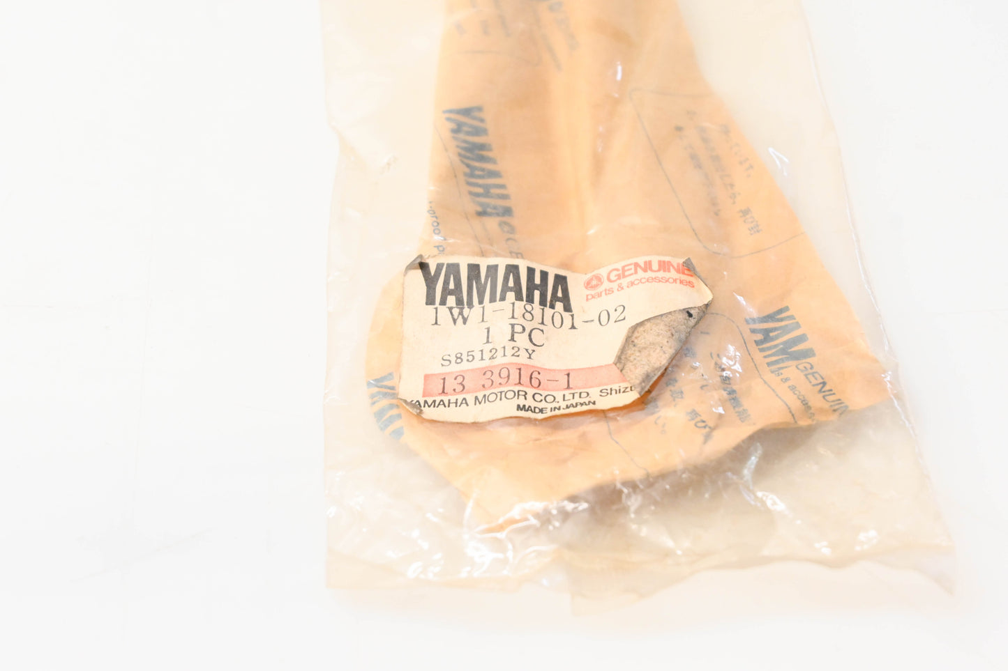 New OEM Yamaha 1W1-18101-02-00 Shift Shaft Assembly NOS
