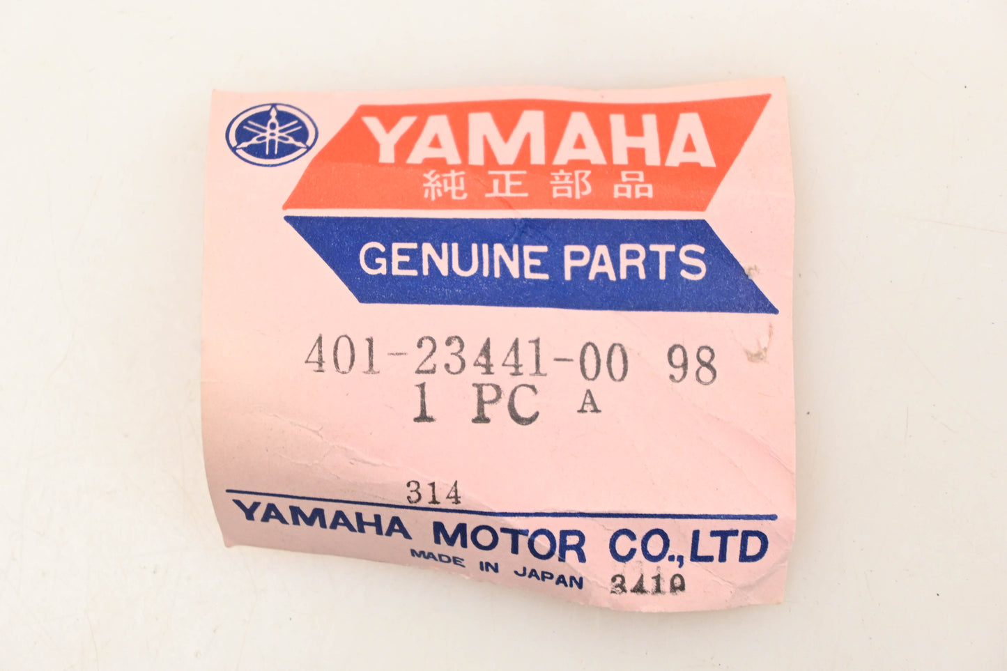 New OEM Yamaha 401-23441-00-98 Handlebar Holder Clamp NOS