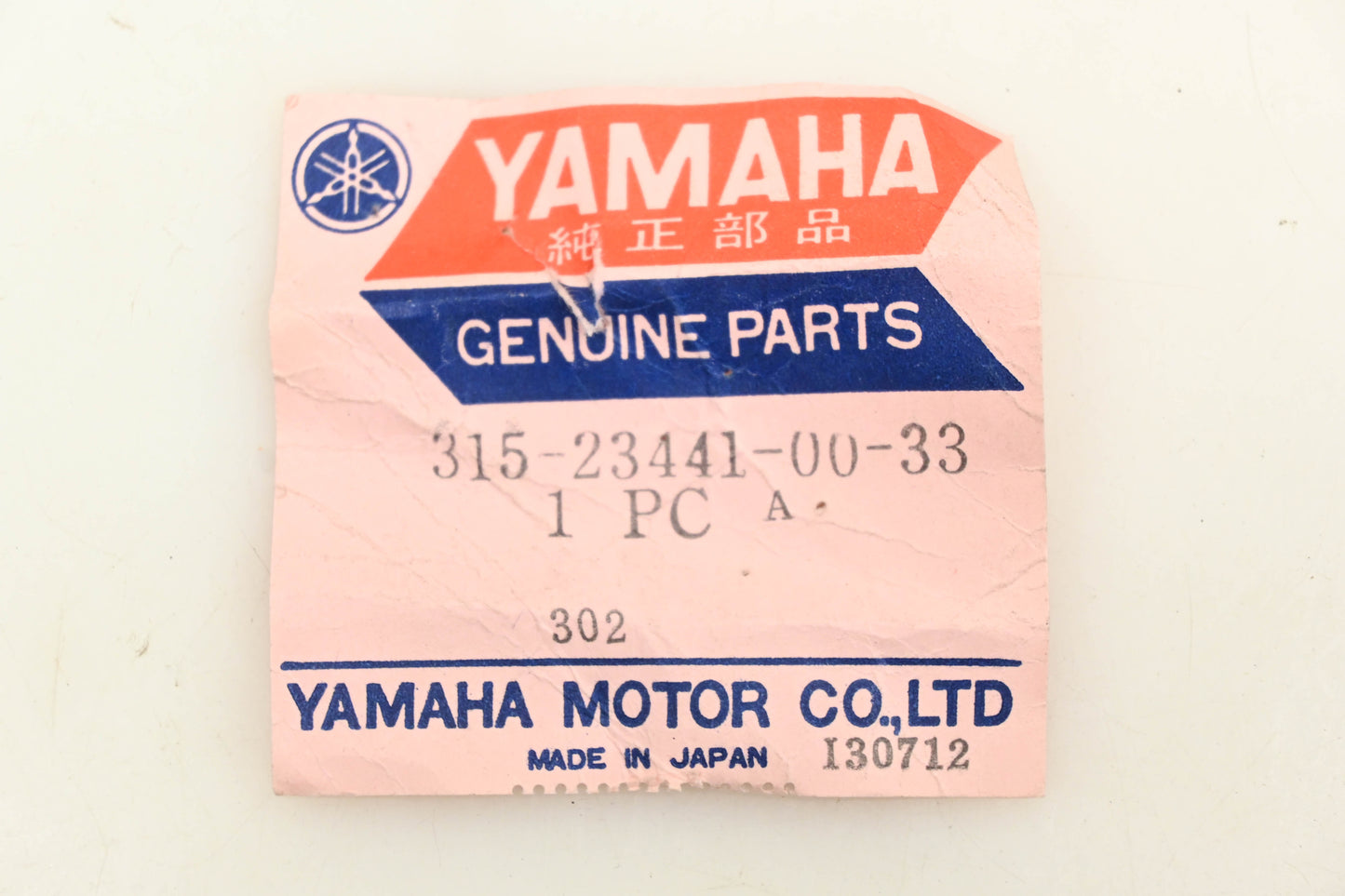 New OEM Yamaha 315-23441-00-33 Handlebar Holder Clamp NOS