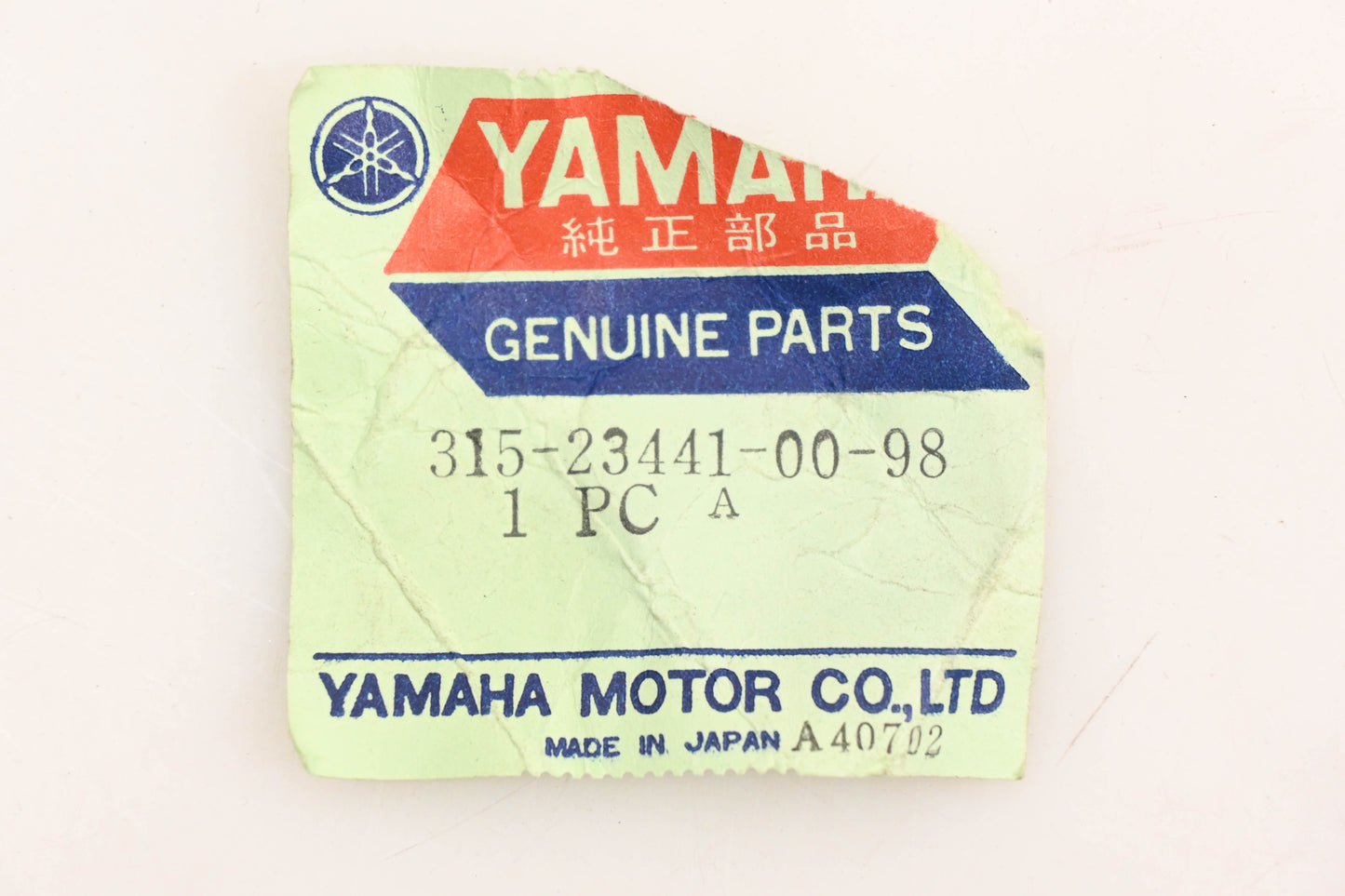 New OEM Yamaha 315-23441-00-98 Handlebar Holder Clamp NOS