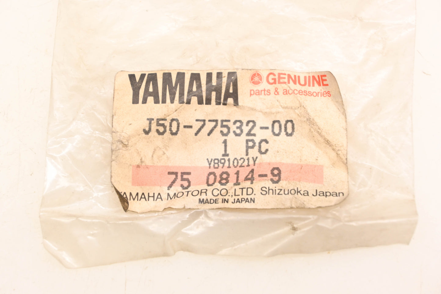 New OEM Yamaha J50-77532-00-00 Front Right Bracket NOS