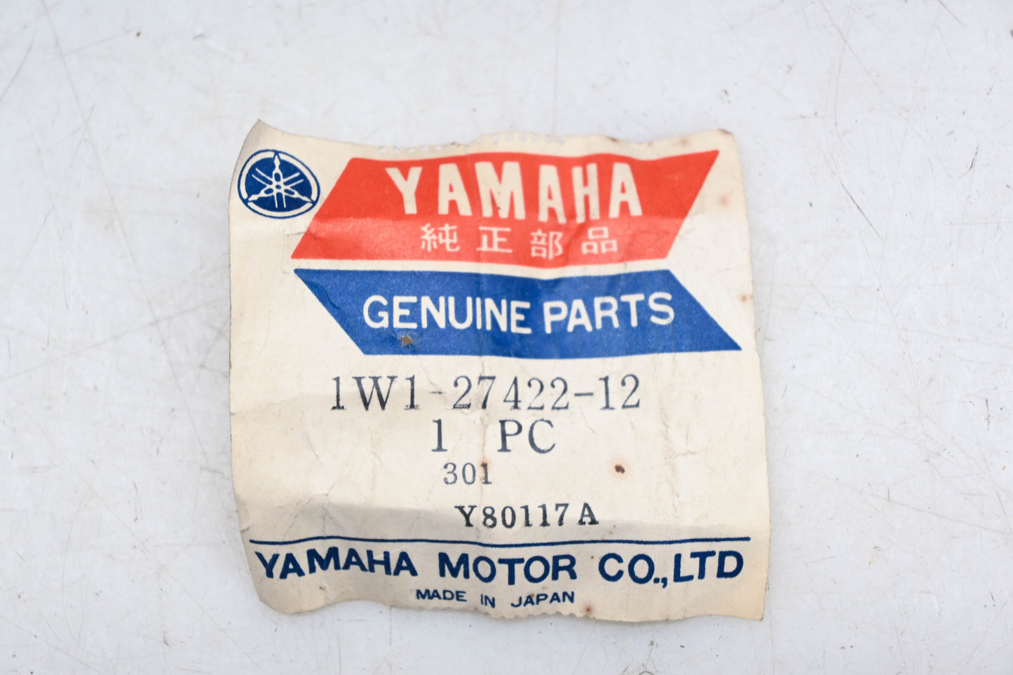 New OEM Yamaha 1W1-27422-12-00 Black Right Footrest Bracket NOS