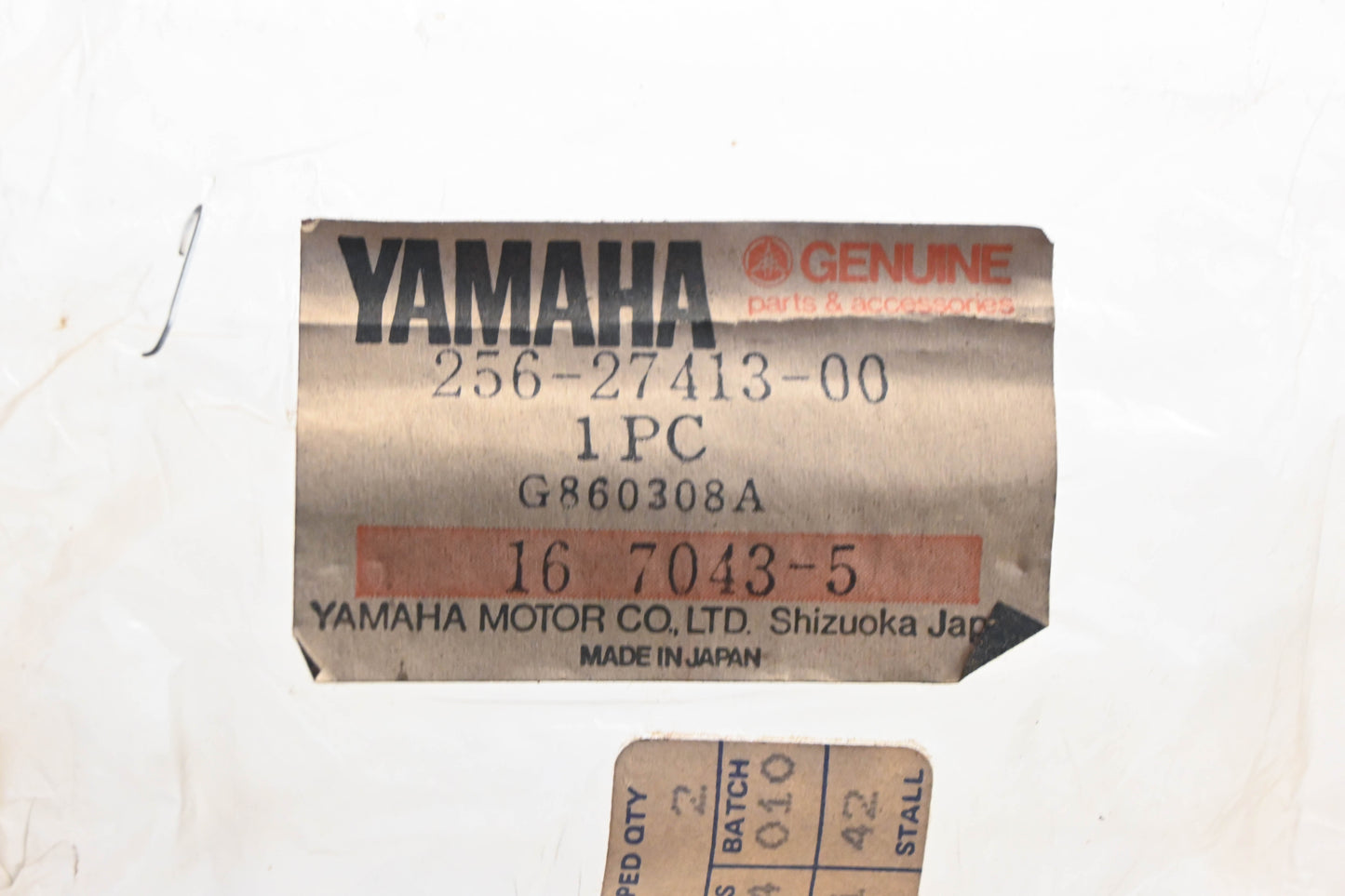 New OEM Yamaha 256-27413-00-00 Footrest Cover NOS