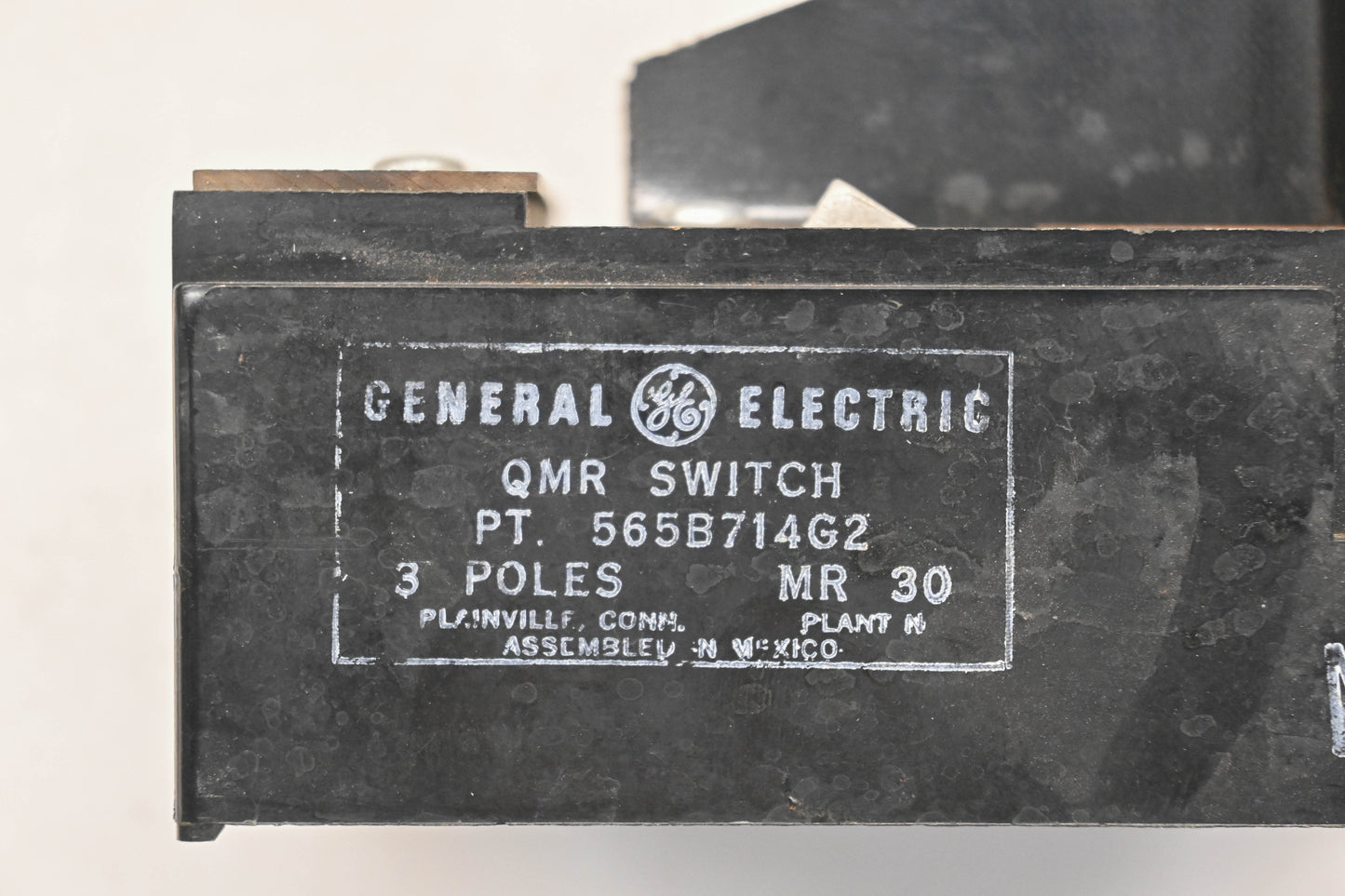 GE 565B714G2 Disconnect Switch Assembly