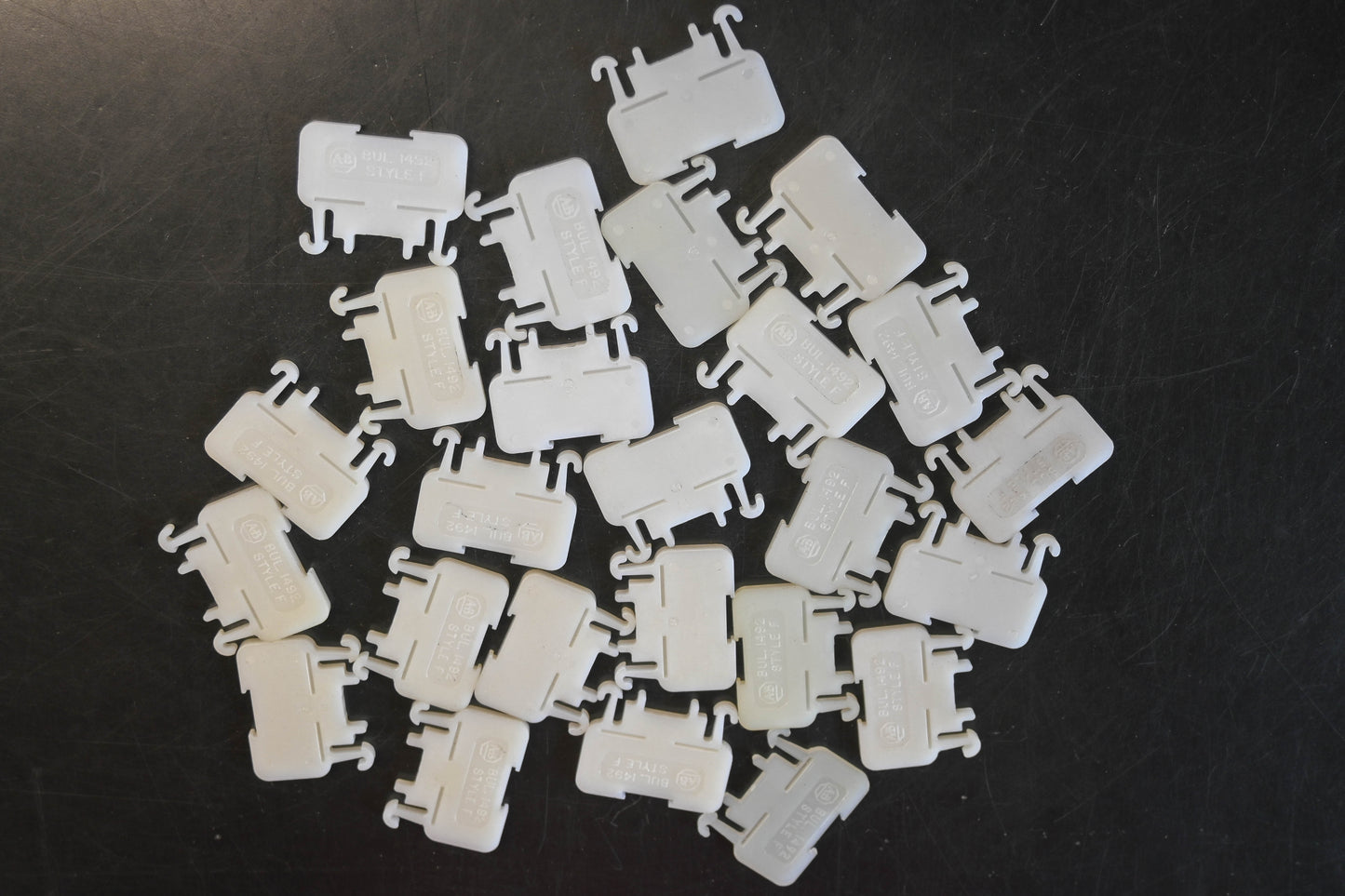 Allen Bradley 1492-N18 End Barrier Terminal Blocks Qty 25 NOS