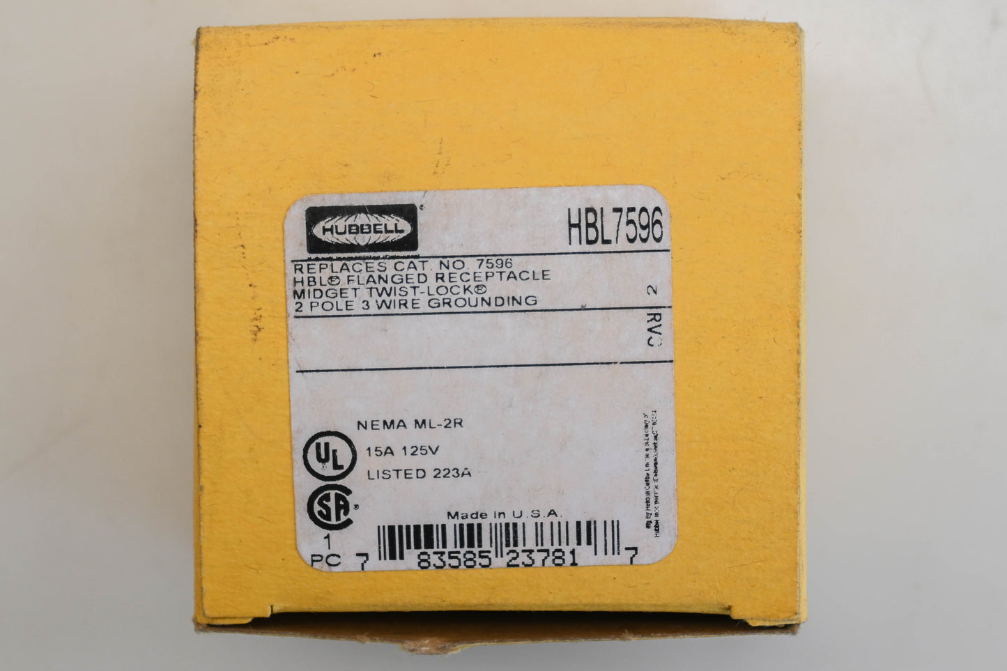 Hubbell HBL7596, 7596 15A-125V Twist-Lock Flanged Receptacle Kit NOS