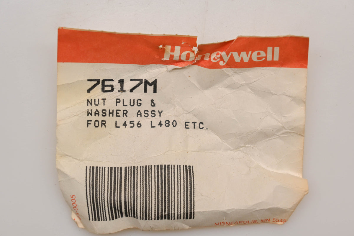 Honeywell 7617M 1/2" NPT Nut Plug & Washer Kit NOS