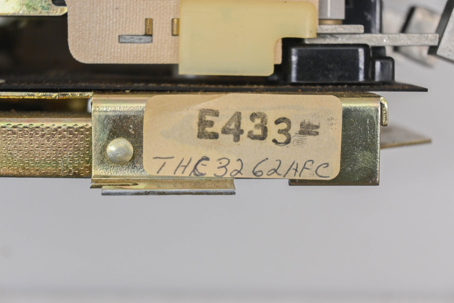 GE THC3262AFC 30A-230V Disconnect Switch Kit NOS