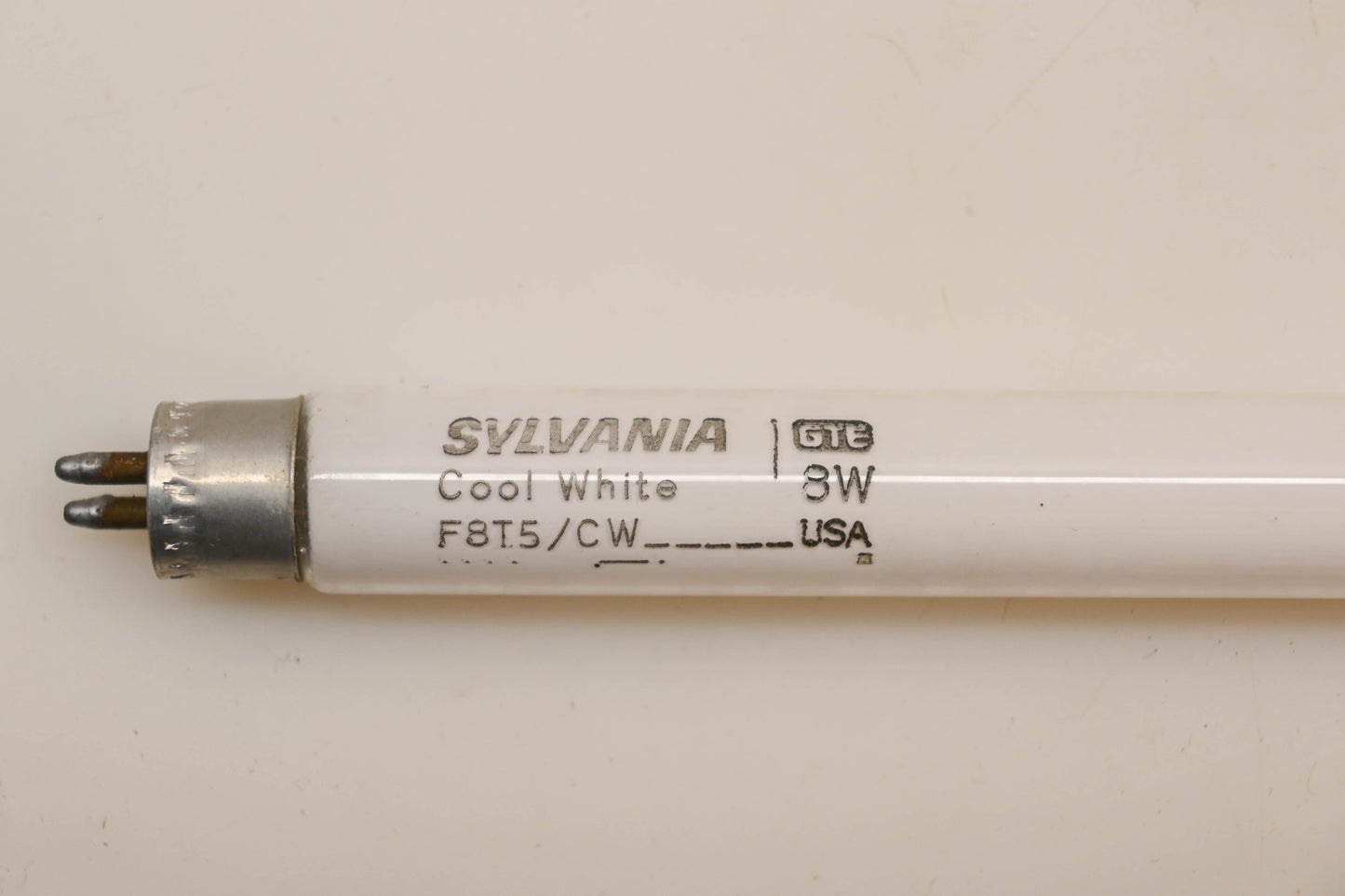 Sylvania F8T5/CW 12" 8W Fluorescent Light Bulbs Qty 2 NOS