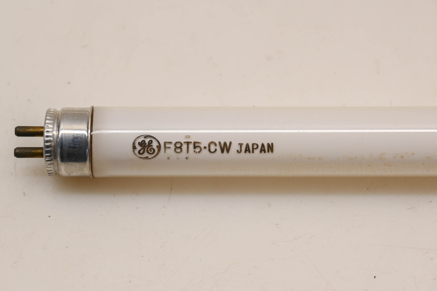 GE F8T5-CW 12" 8W Fluorescent Light Bulbs Qty 2 NOS