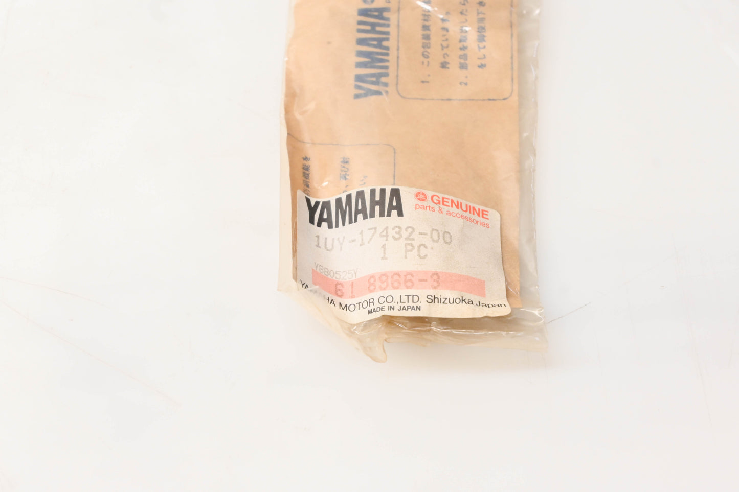 Yamaha 1UY-17432-00-00 Idle Axle NOS