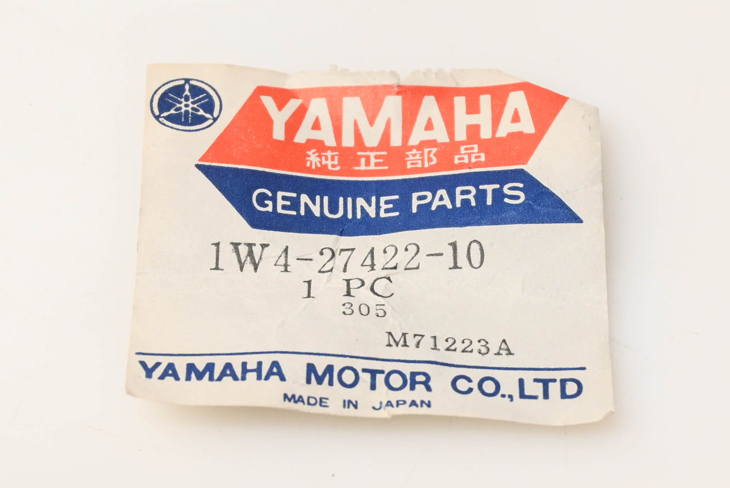 New OEM Yamaha 1W4-27422-10-00 Right Foot Rest Bracket NOS