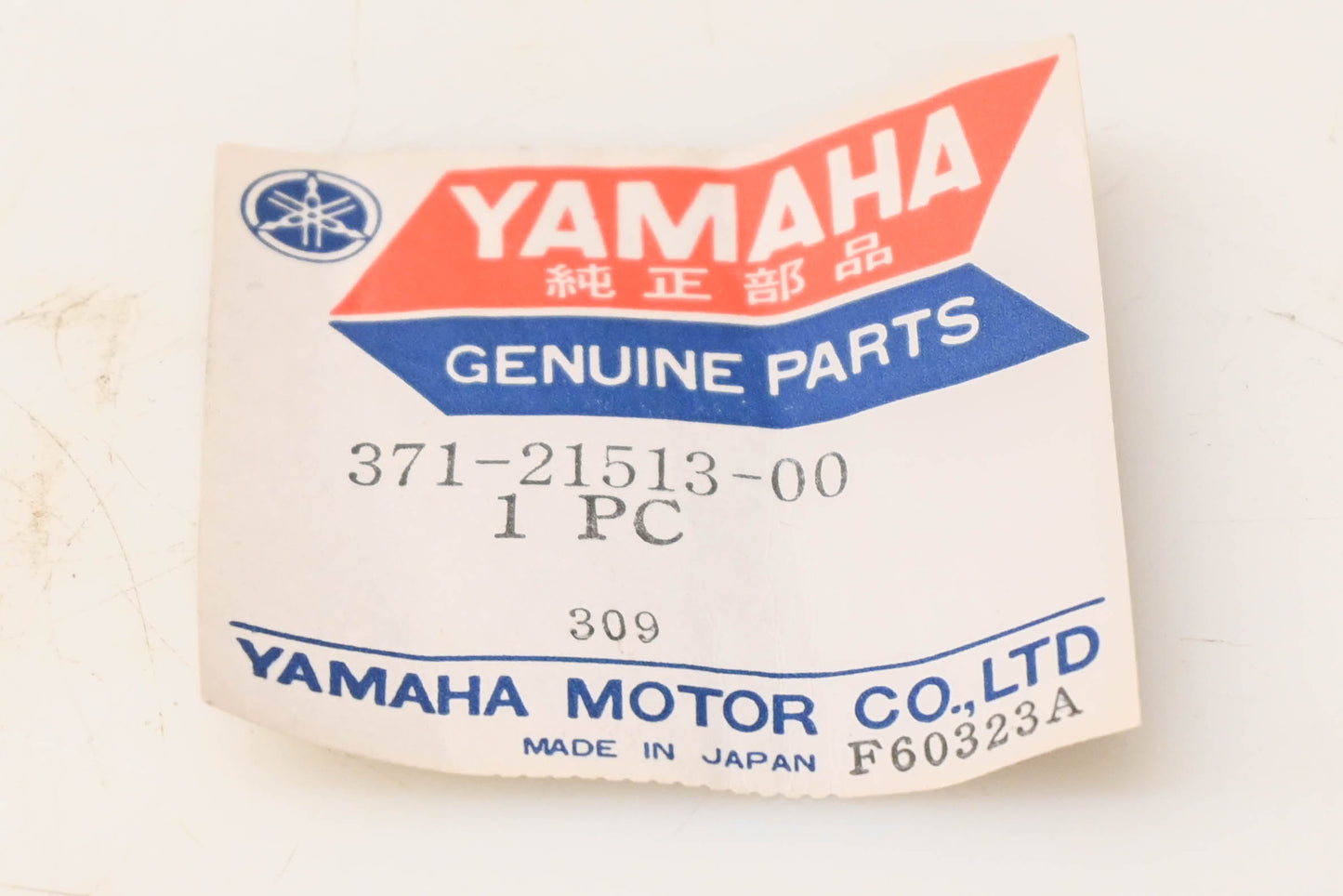 New OEM Yamaha 371-21513-00-00 Fender Stay Bracket NOS