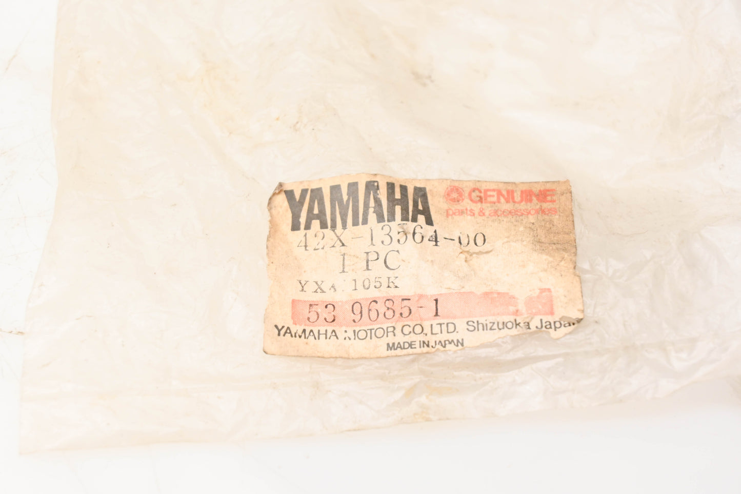 New OEM Yamaha 42X-13564-00-00 Carburetor Joint Cover NOS