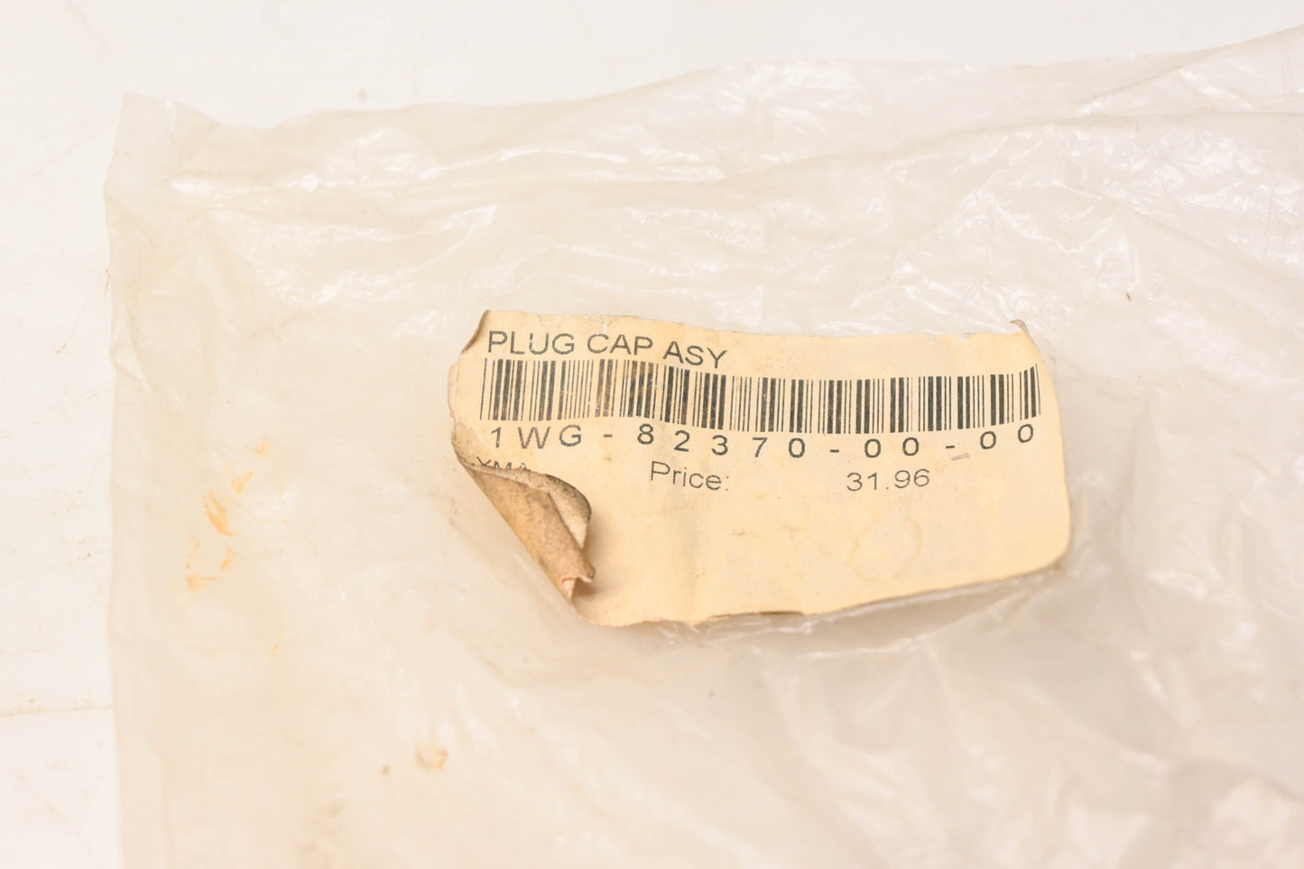 New OEM Yamaha 1WG-82370-00-00 Plug Cap Assembly NOS