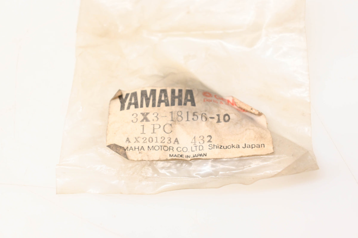 New OEM Yamaha 3X3-18156-10-00 Joint 1 NOS