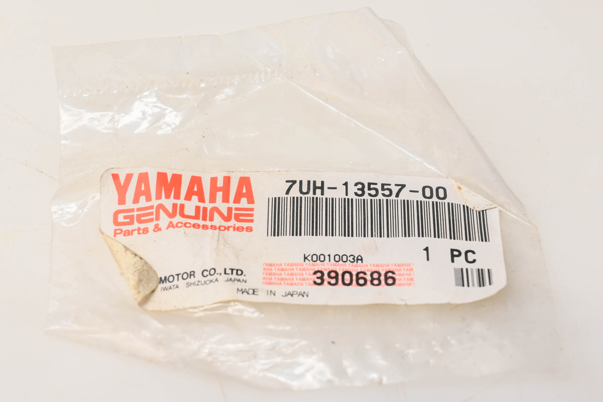 New OEM Yamaha 7UH-13557-00-00 Gasket NOS