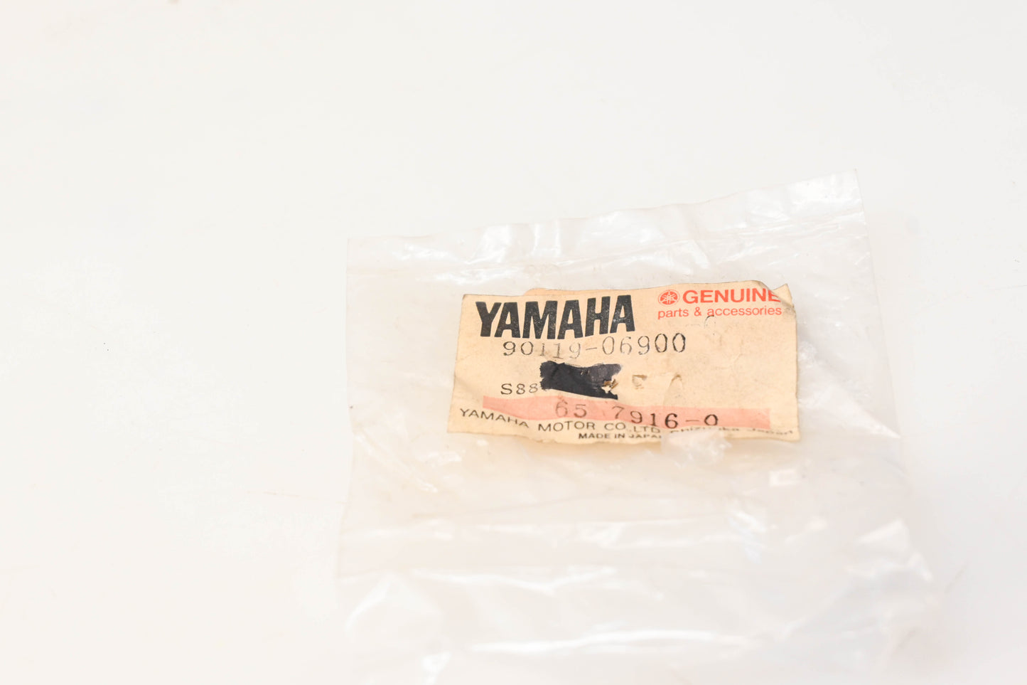 New OEM Yamaha 90119-06900-00 Bolt With Washer NOS