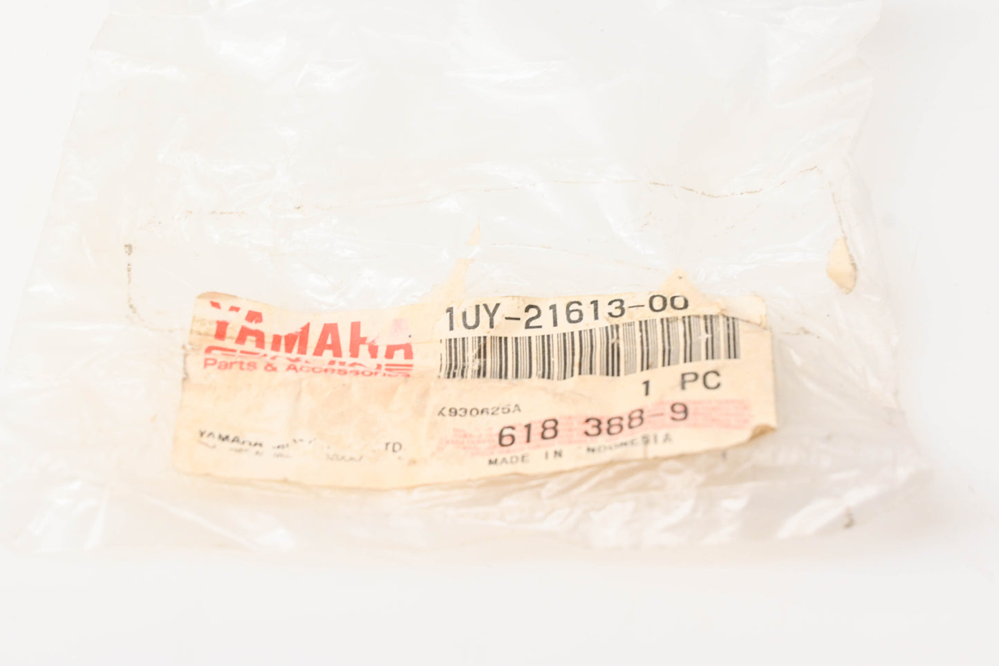 New OEM Yamaha 1UY-21613-00-00 Fender Stay NOS