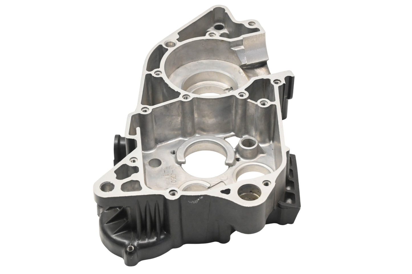 New OEM Yamaha 437-15121-02-00, 3R3-14452-00-00 Crankcase NOS