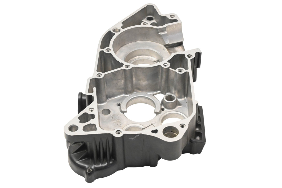 New OEM Yamaha 437-15121-02-00, 3R3-14452-00-00 Crankcase NOS