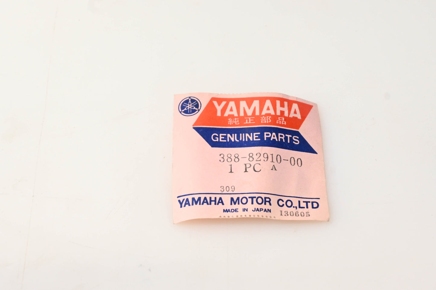 New OEM Yamaha 388-82910-00-00 Lever Holder Assembly NOS