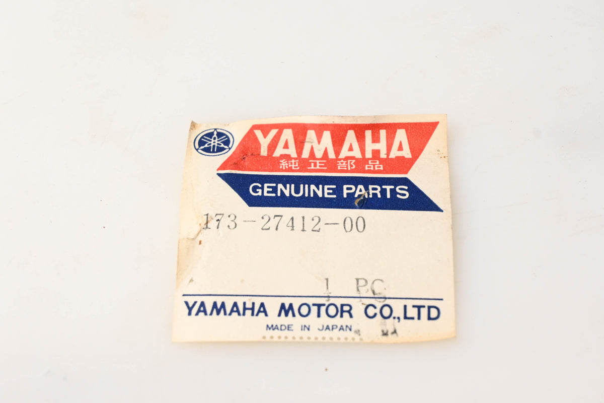 New OEM Yamaha 173-27412-00-00 Foot Rest Bracket NOS