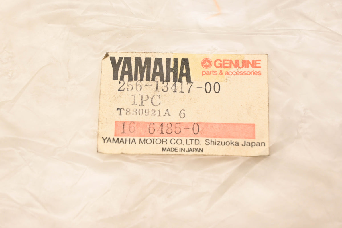 New OEM Yamaha 256-13417-00-00 Engine Motor Oil Filter Strainer Cover NOS