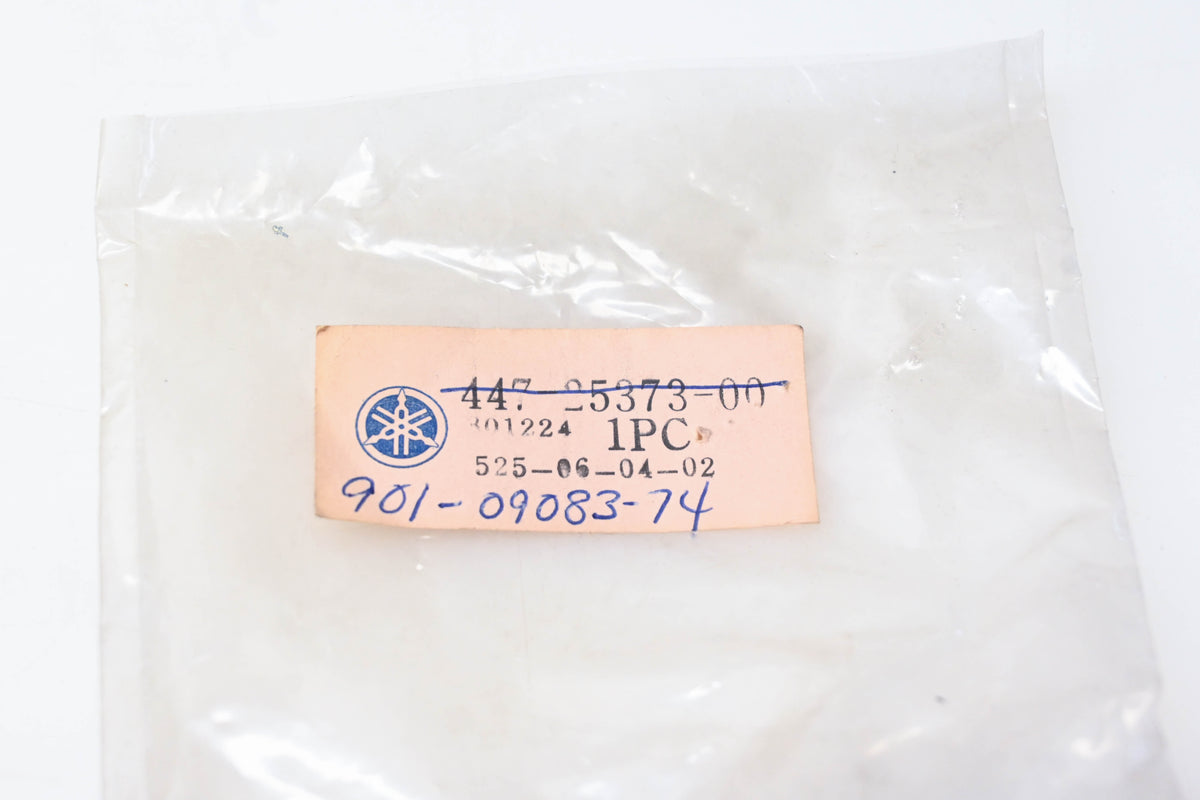 New OEM Yamaha 447-25373-00-00 Bolt NOS