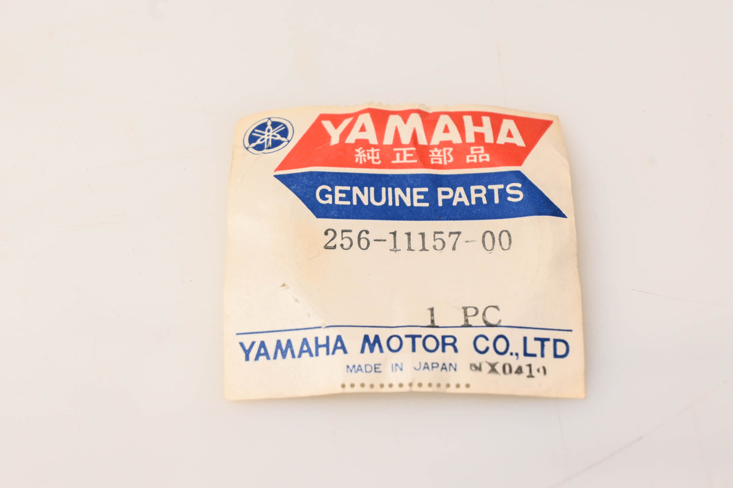 New OEM Yamaha 256-11157-00-00 Cylinder Breaker Cover NOS