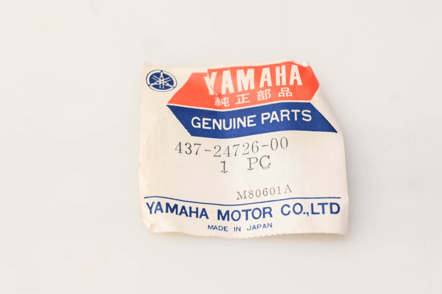 New OEM Yamaha 437-24726-00-00 Seat Hinge NOS