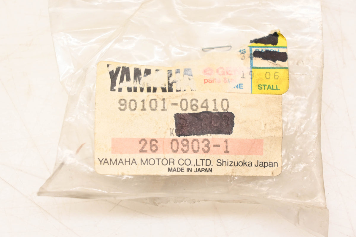 New OEM Yamaha 90101-06410-00 Rear Wheel Bolts Qty 2 NOS