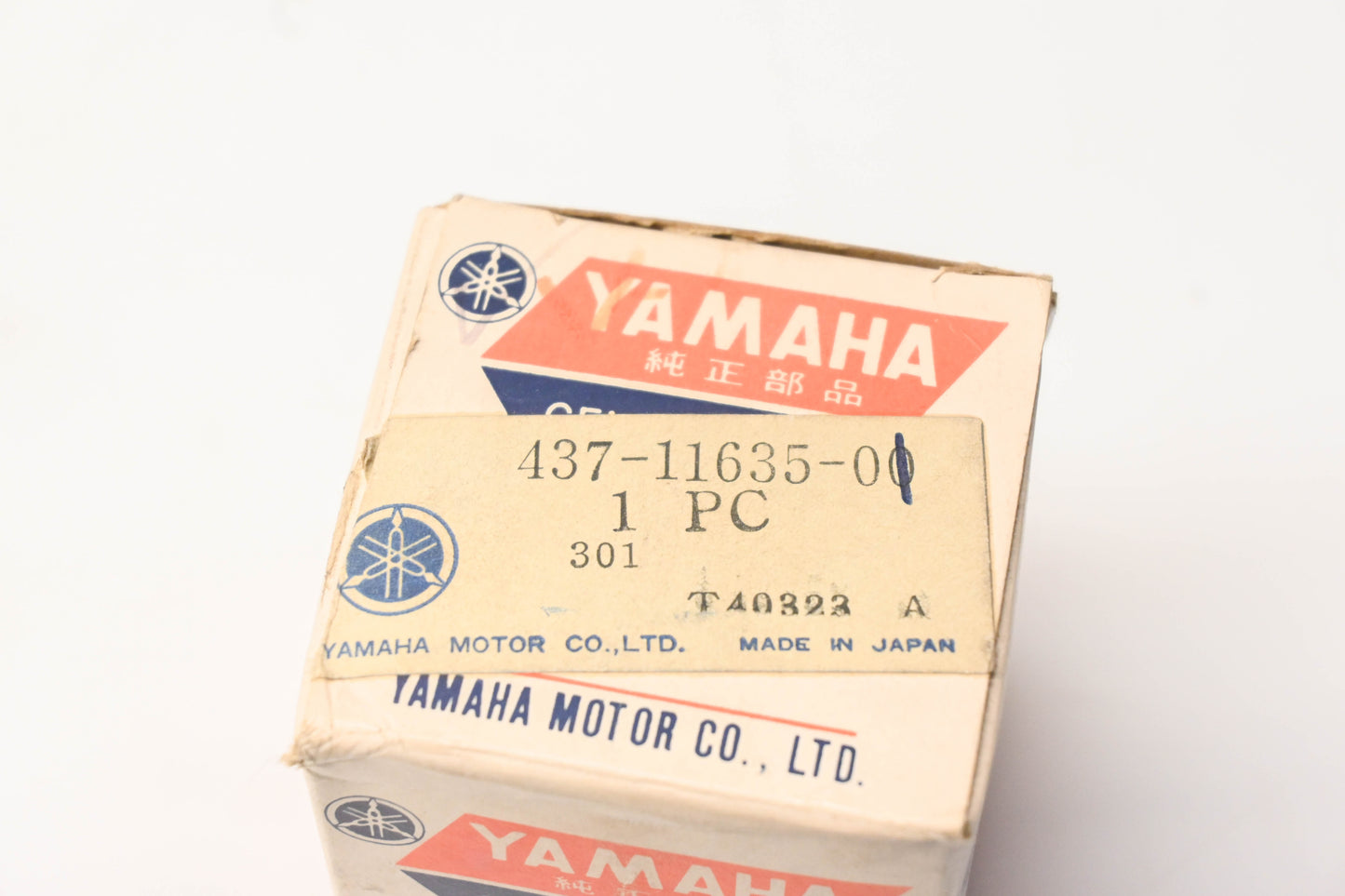 New OEM Yamaha 437-11635-01-00 Piston O/S 0.25 NOS