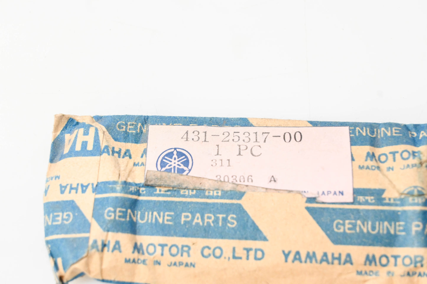 New OEM Yamaha 431-25317-00-00 Bearing Spacer NOS