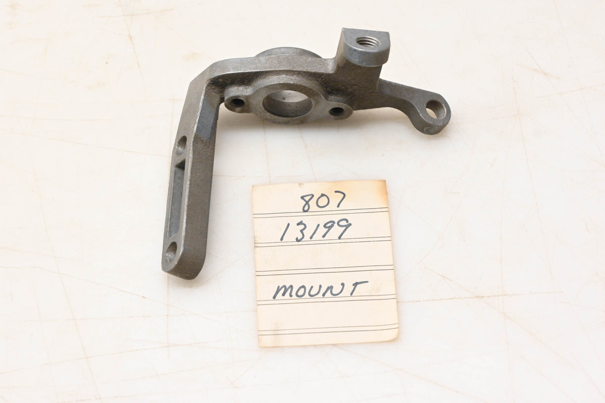 New OEM Yamaha 807-13199-00-00 Pump Mount Bracket NOS