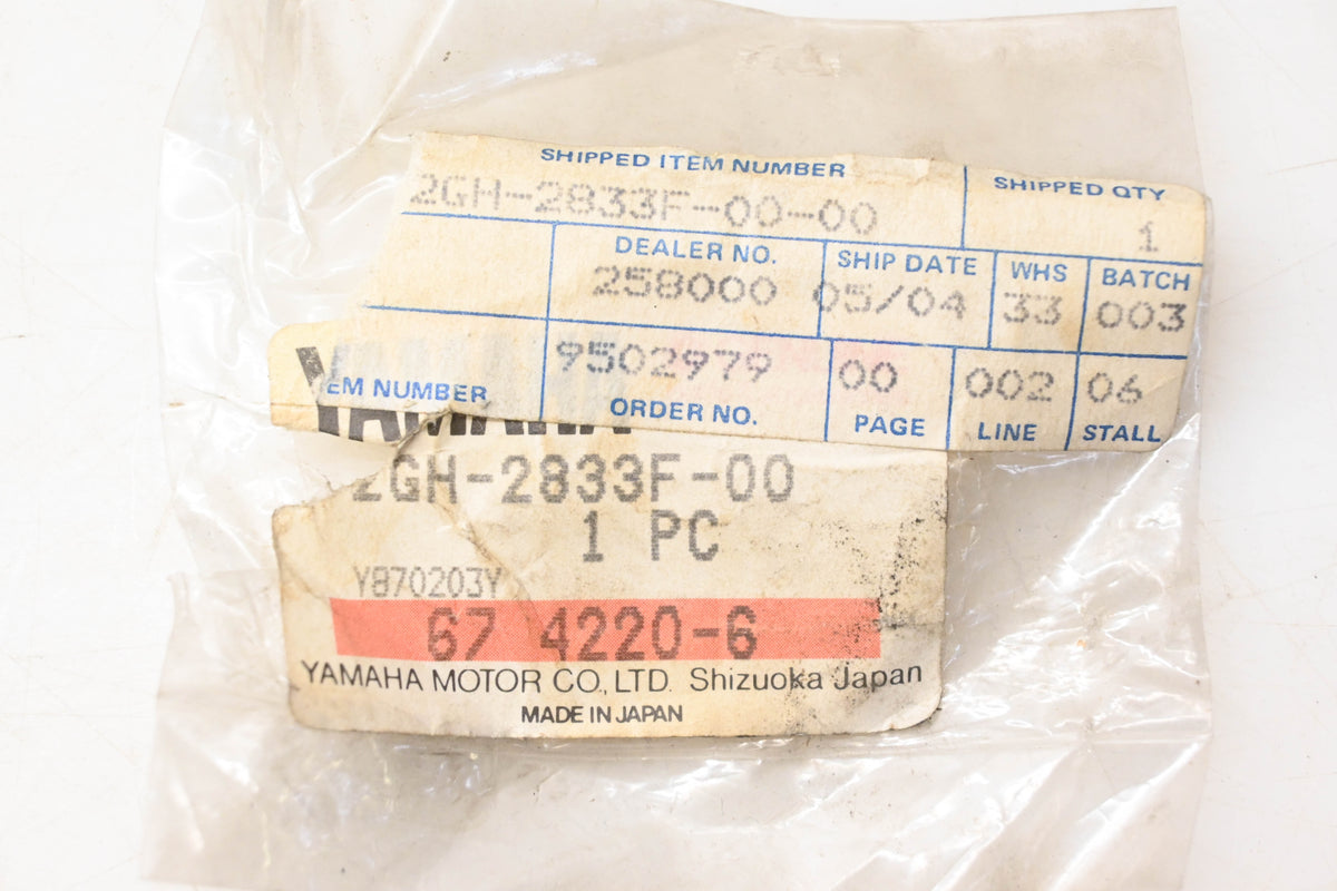 New OEM Yamaha 2GH-2833F-00-00 Cowling Bracket NOS