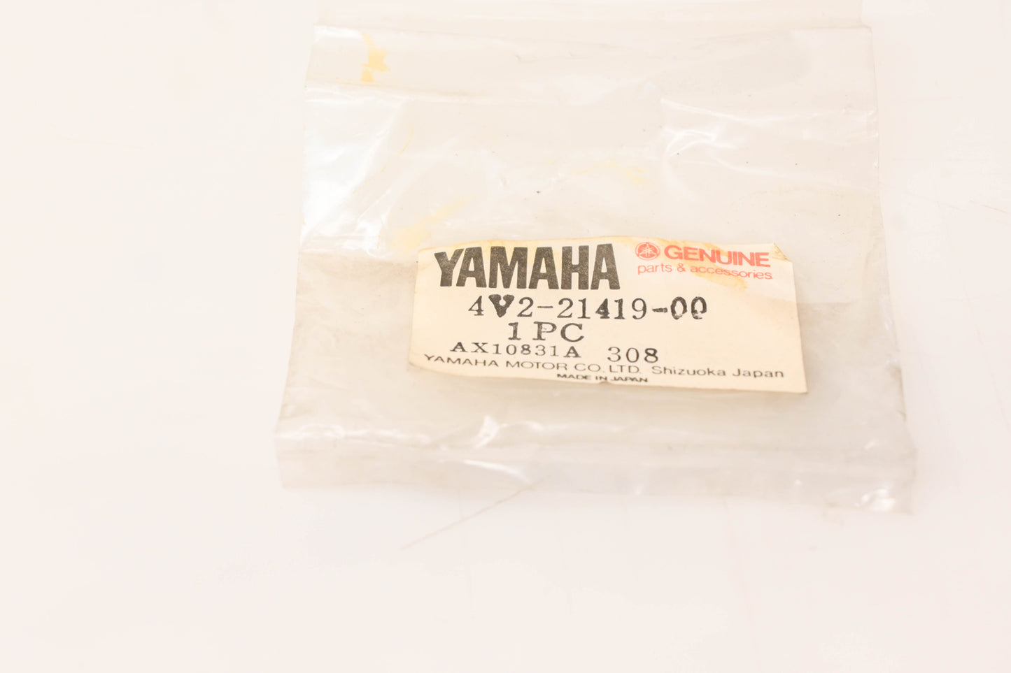 New OEM Yamaha 4V2-21419-00-00 Fender Bracket NOS
