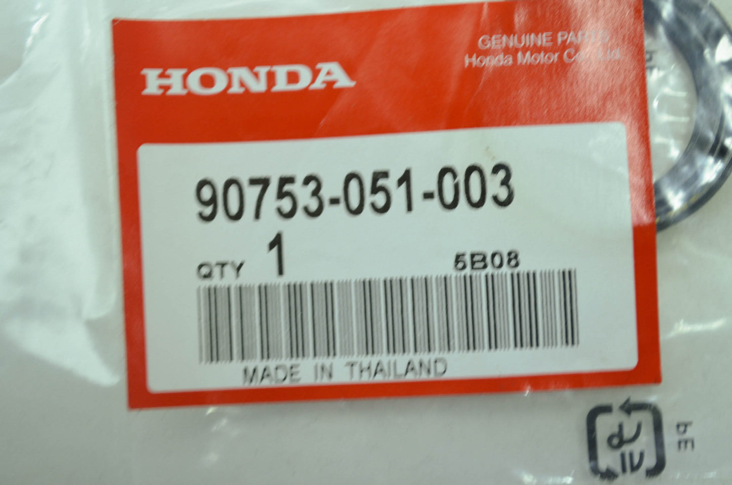 OEM Honda 90753-051-003 Oil Seal 26X37X6 NOS