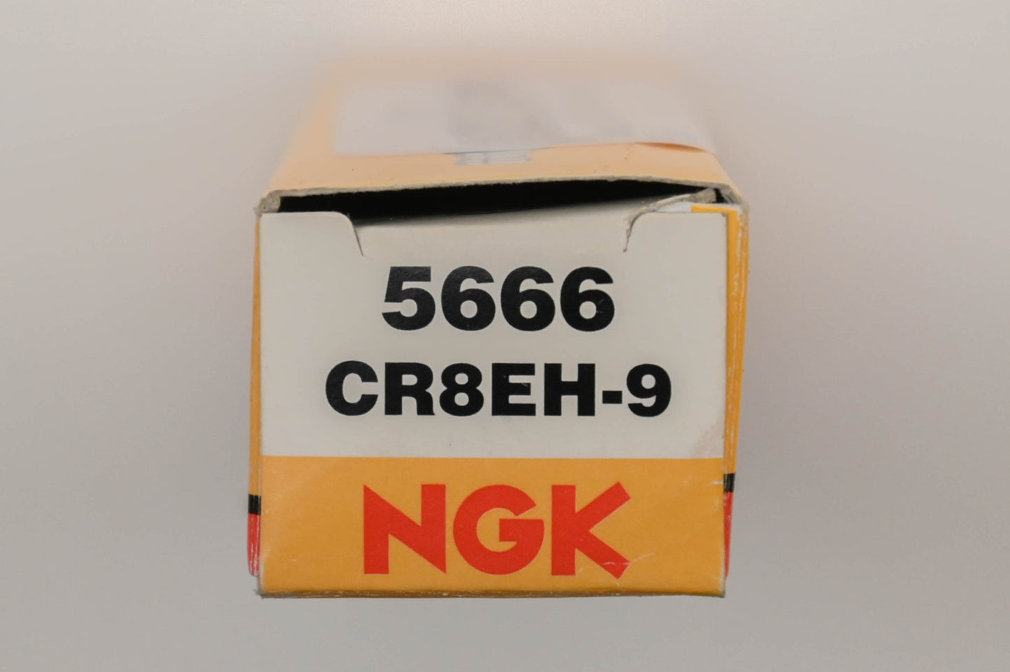 NGK CR8EH-9, 5666 Spark Plug NOS