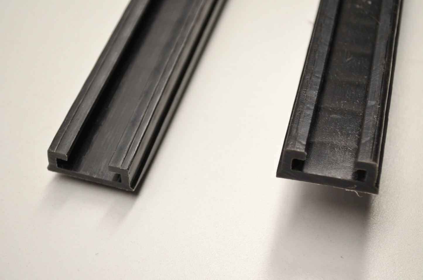 OEM Yamaha SMA-8FU92-00-BK Black 136 Slide Runner Qty 2 NOS