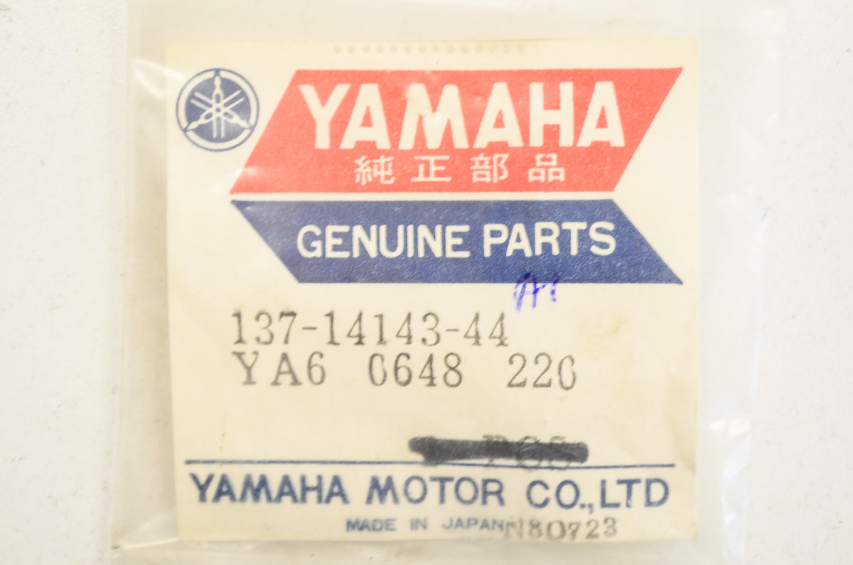 OEM Yamaha 137-14143-44-00 Main Jet #220 NOS