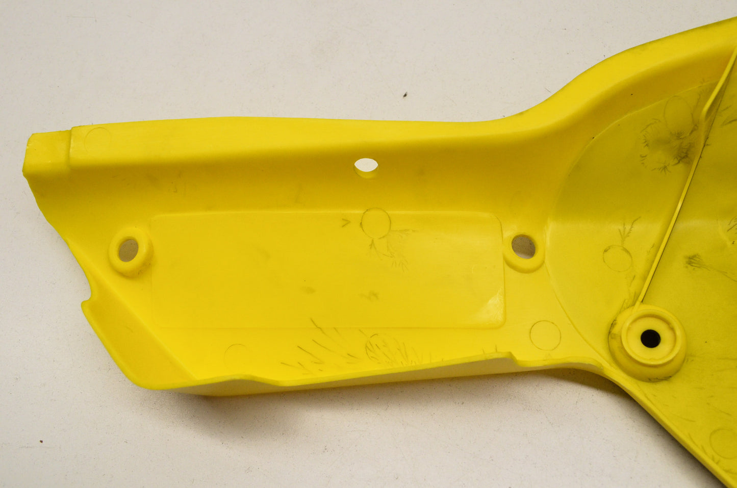 OEM Yamaha 39X-21721-01-98 Side Cover 2 NOS