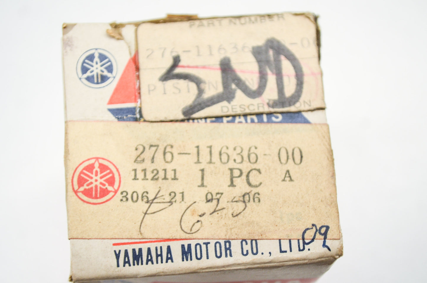 OEM Yamaha 276-11636-00-00 Piston 2 O/S 0.50 NOS