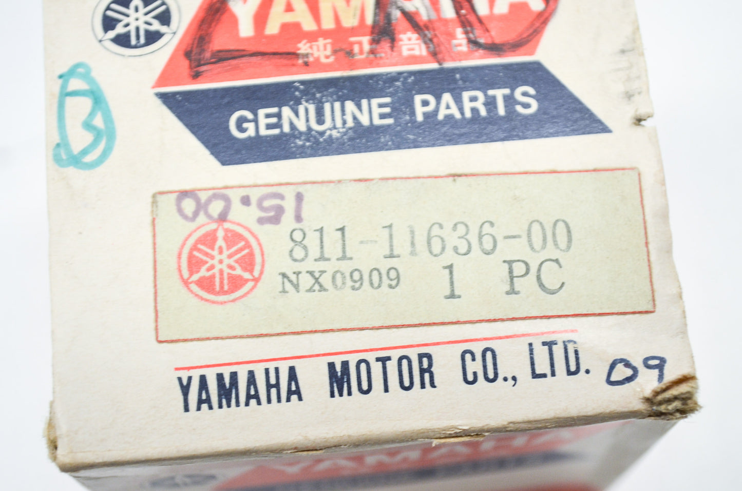 OEM Yamaha 811-11636-00-00 Piston 2 O/S 0.50 NOS