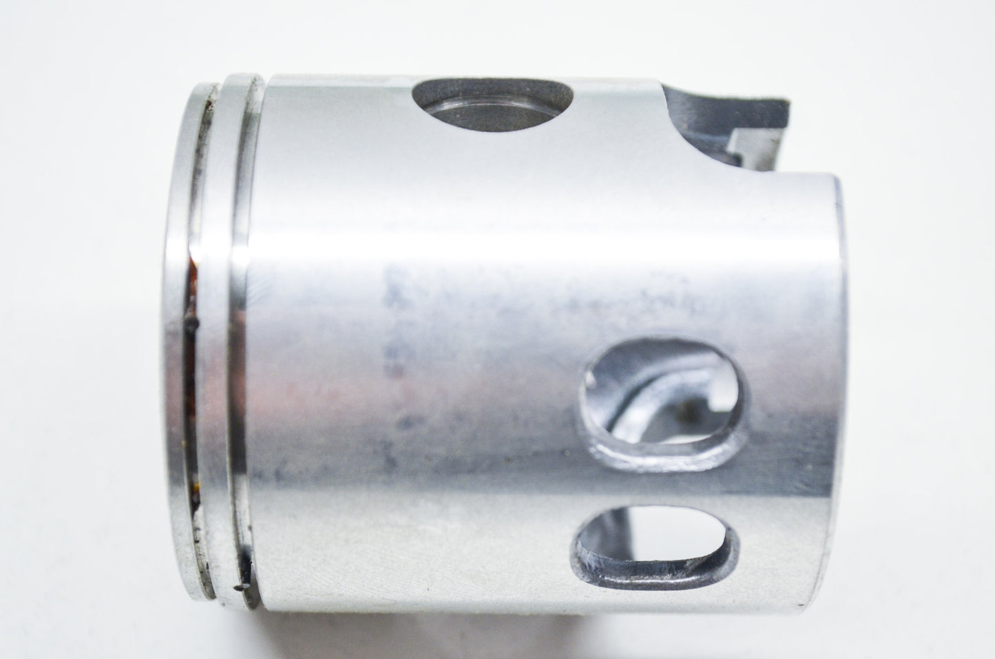 OEM Yamaha 444-11636-00-00 Piston 2 O/S 0.50 NOS